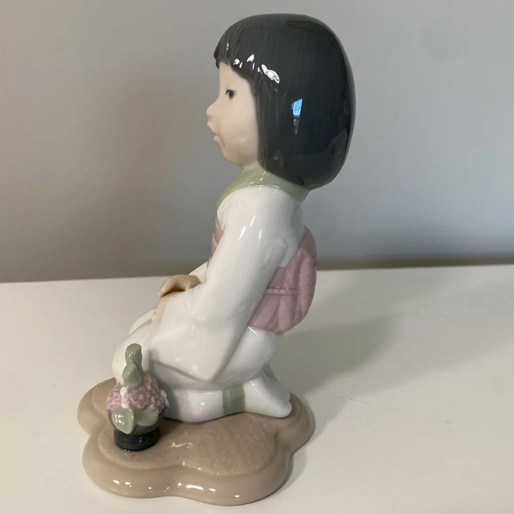 FLASH SALE! Golden Memories (Lladro) figurine. Oriental girl kneeling. Handmade - Picture 5 of 6